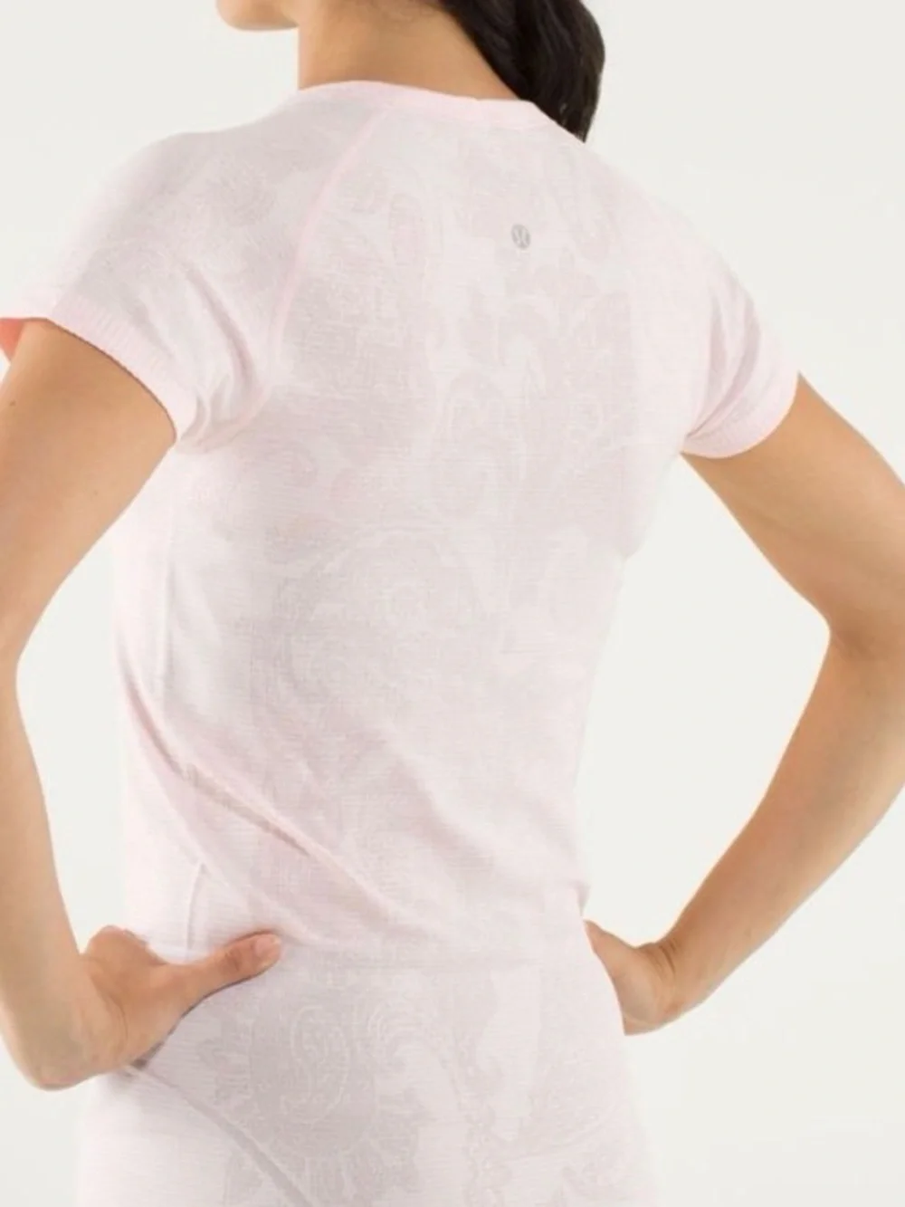 Lululemon Swiftly Tech Short Sleeve Paisley  hip length Light Pink Tee size 4